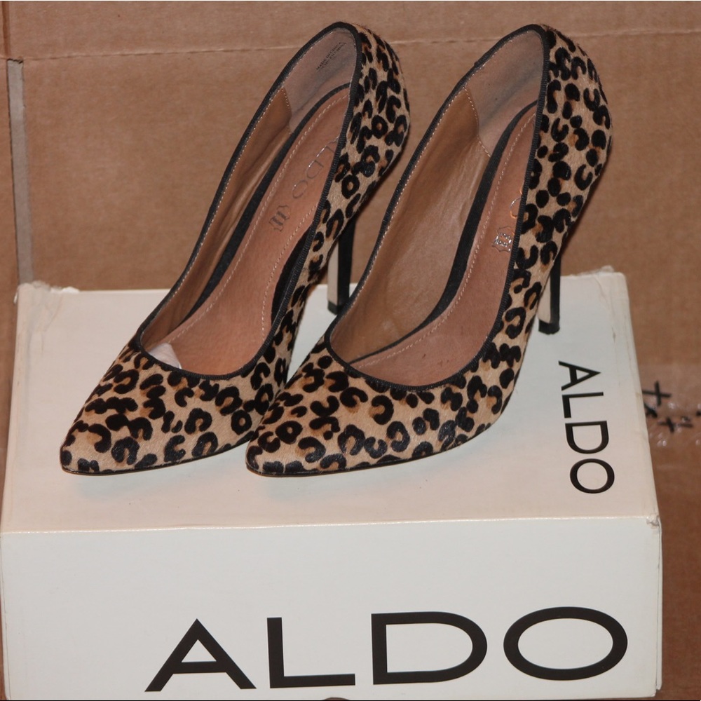 Leopard print pumps